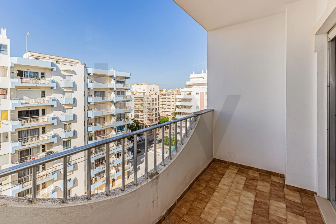 Apartamento T2 para Arrendamento em Armação de Pera Foto 8