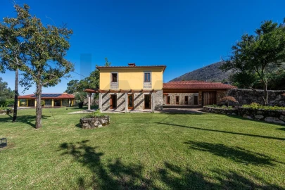 Moradia T5 para Venda em Montaria