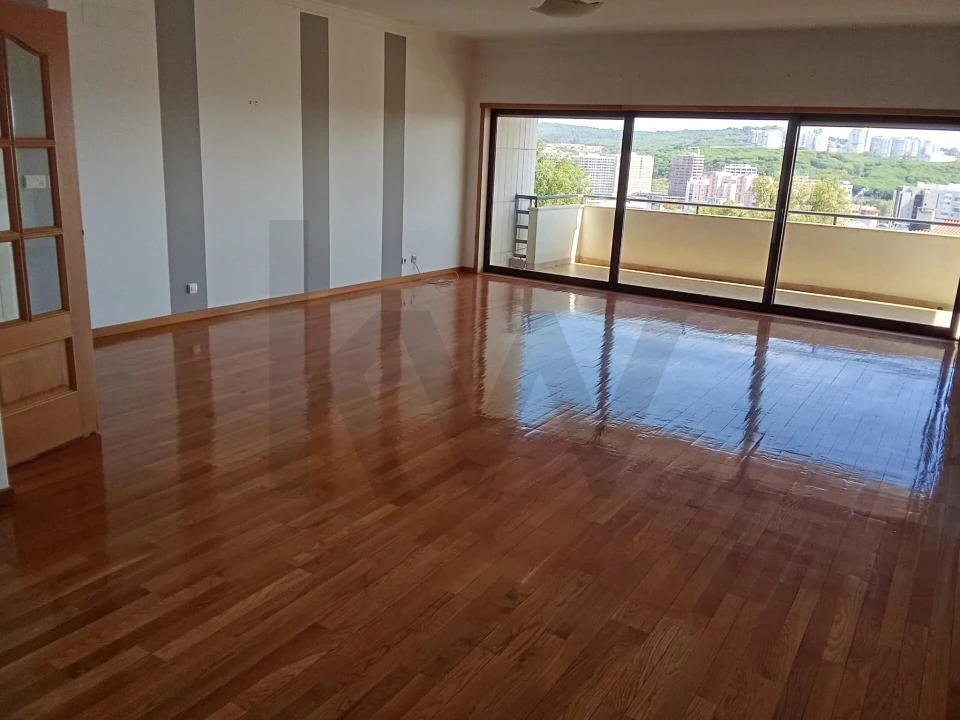 Apartamento T3 para Venda em Algés, Linda-A-Velha e Cruz Quebrada-Dafundo Foto 1