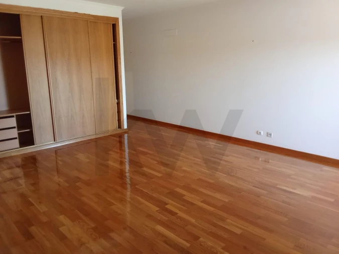 Apartamento T3 para Venda em Algés, Linda-A-Velha e Cruz Quebrada-Dafundo Foto 10