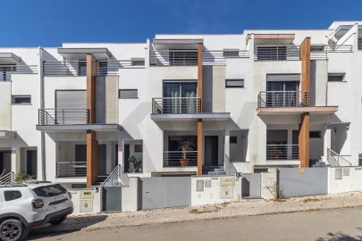 Moradia T3 para Venda em Charneca de Caparica e Sobreda