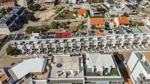 Moradia T3 para Venda em Charneca de Caparica e Sobreda