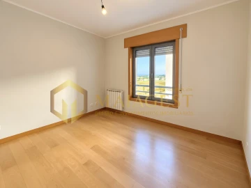 Apartamento T2 para Arrendamento em Vila Nova da Telha