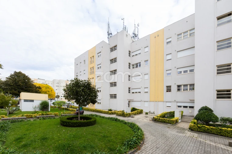 Apartamento T3 para Venda em Lordelo do Ouro e Massarelos Foto 2