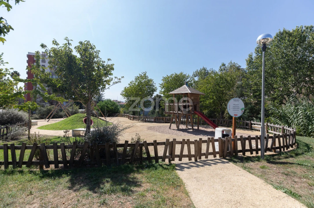 Apartamento T2 para Venda em Santo Antonio dos Olivais Foto 9