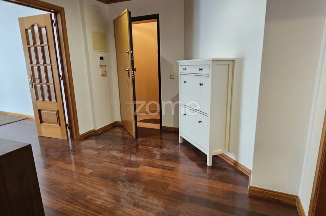 Apartamento T3 para Arrendamento em São Domingos de Rana Foto 4