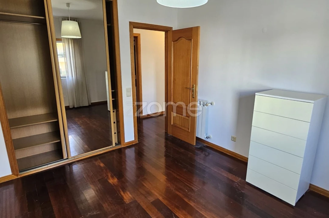 Apartamento T3 para Arrendamento em São Domingos de Rana Foto 14