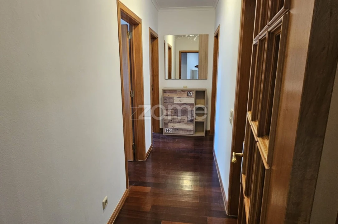 Apartamento T3 para Arrendamento em São Domingos de Rana Foto 8