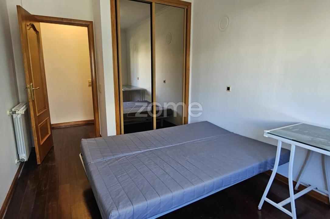 Apartamento T3 para Arrendamento em São Domingos de Rana Foto 12