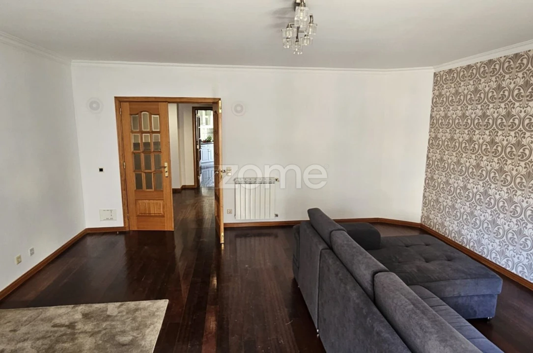 Apartamento T3 para Arrendamento em São Domingos de Rana Foto 5