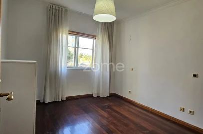 Apartamento T3 para Arrendamento em São Domingos de Rana