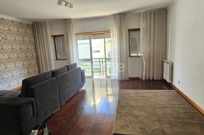 Apartamento T3 para Arrendamento em São Domingos de Rana