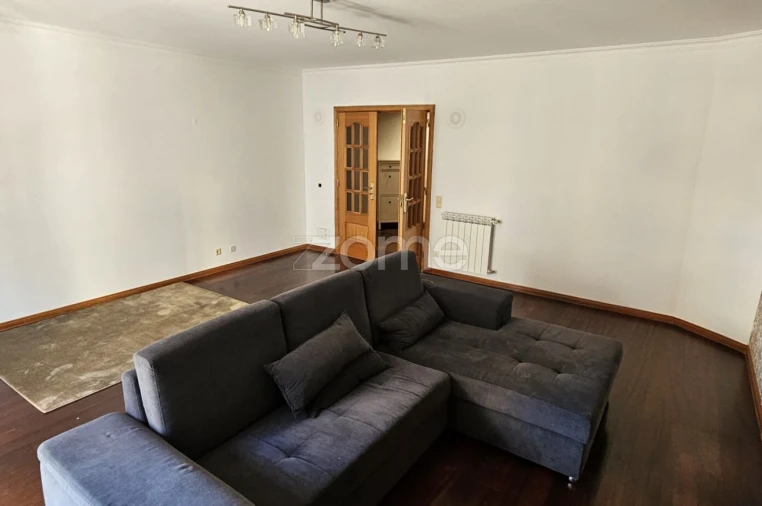 Apartamento T3 para Arrendamento em São Domingos de Rana Foto 6