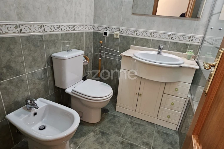 Apartamento T3 para Arrendamento em São Domingos de Rana Foto 9
