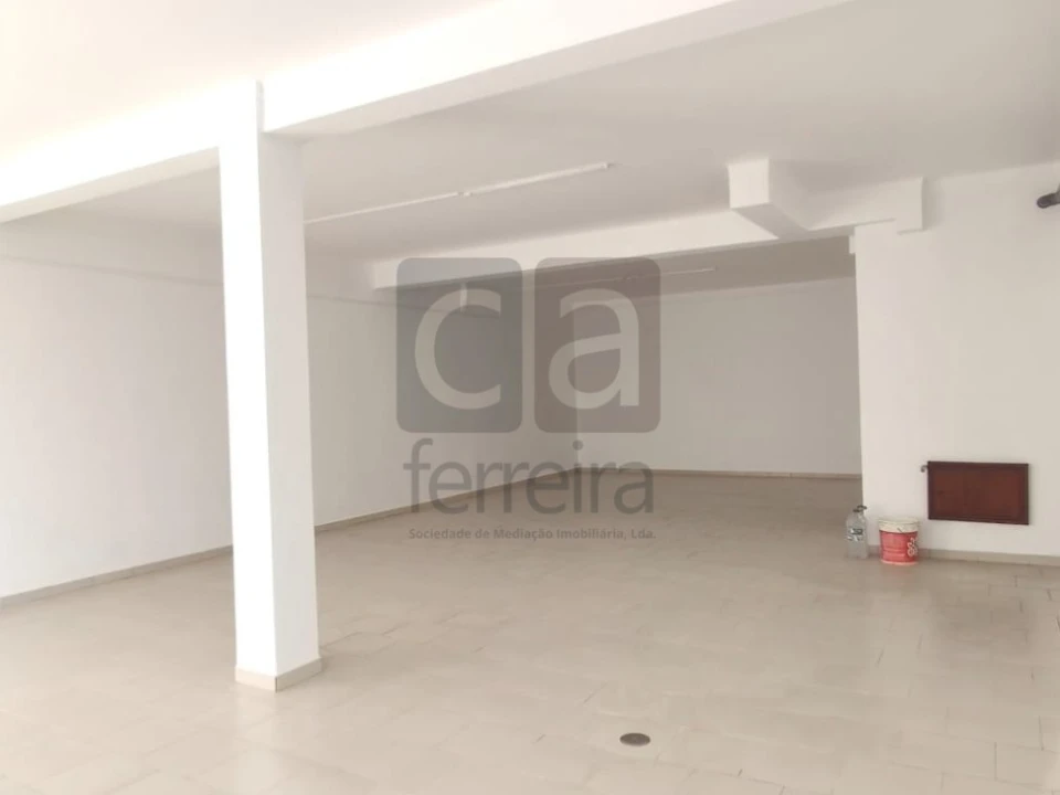 Loja para Arrendamento em Almeirim Foto 2