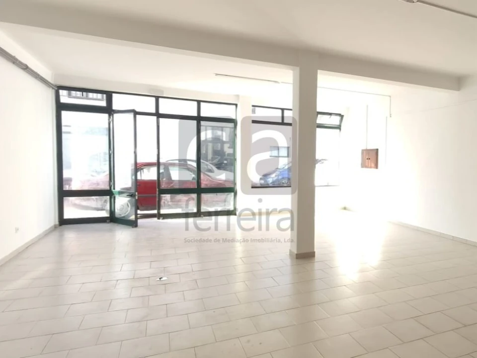 Loja para Arrendamento em Almeirim Foto 3