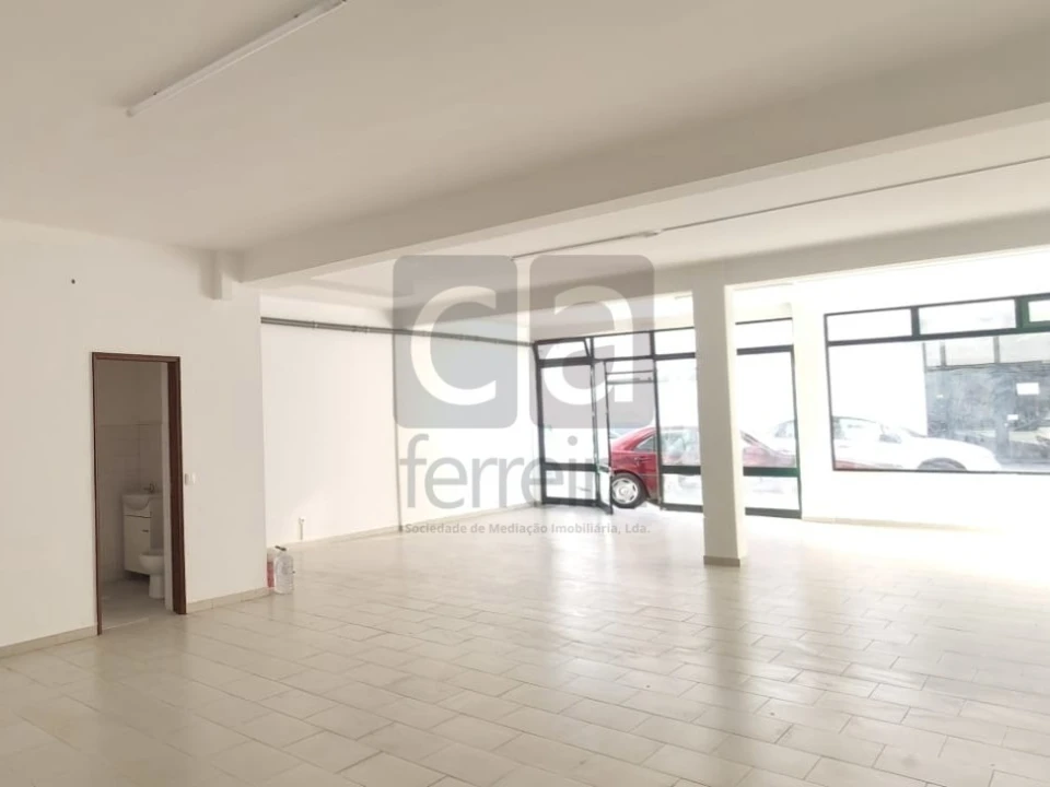 Loja para Arrendamento em Almeirim Foto 4