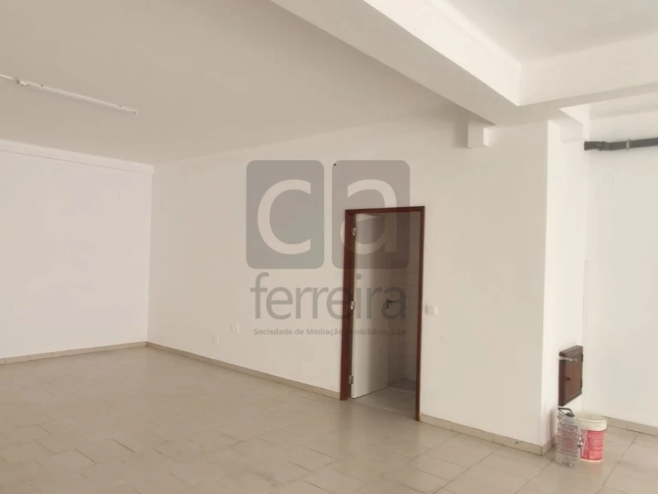 Loja para Arrendamento em Almeirim Foto 6