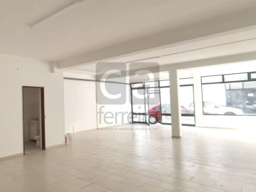 Loja para Arrendamento em Almeirim