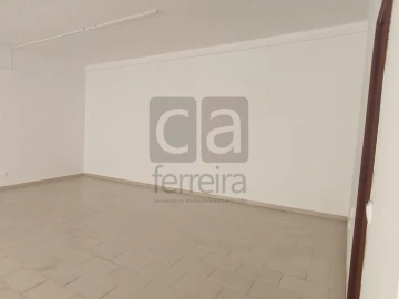 Loja para Arrendamento em Almeirim