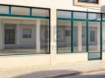 Loja para Arrendamento em Almeirim