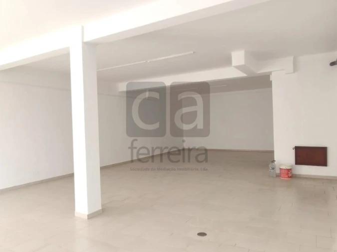 Loja para Arrendamento em Almeirim Foto 2