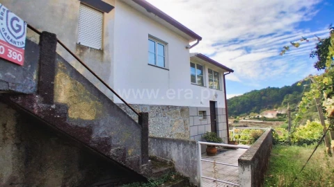 Moradia T3 para Venda em Santa Cruz do Douro e São Tomé de Covelas