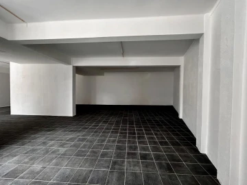 Armazém para Venda em Sertã