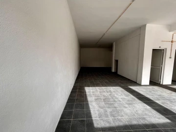 Armazém para Venda em Sertã