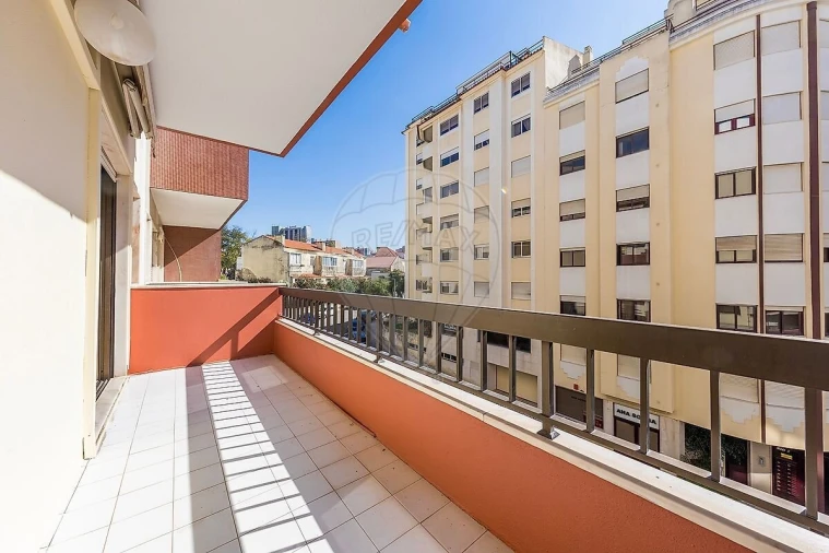 Apartamento T3 para Venda em São Domingos de Benfica Foto 6