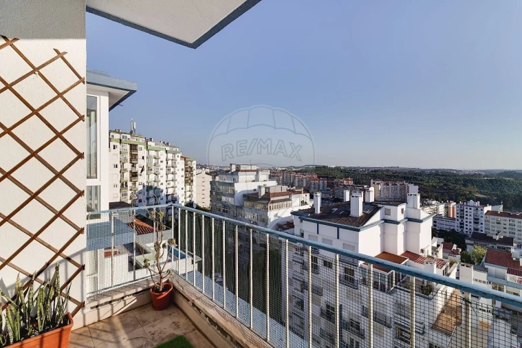 Apartamento T3 para Venda em Rio de Mouro Foto 18