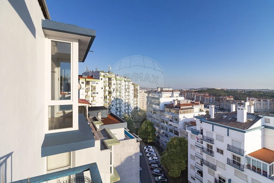 Apartamento T3 para Venda em Rio de Mouro Foto 17