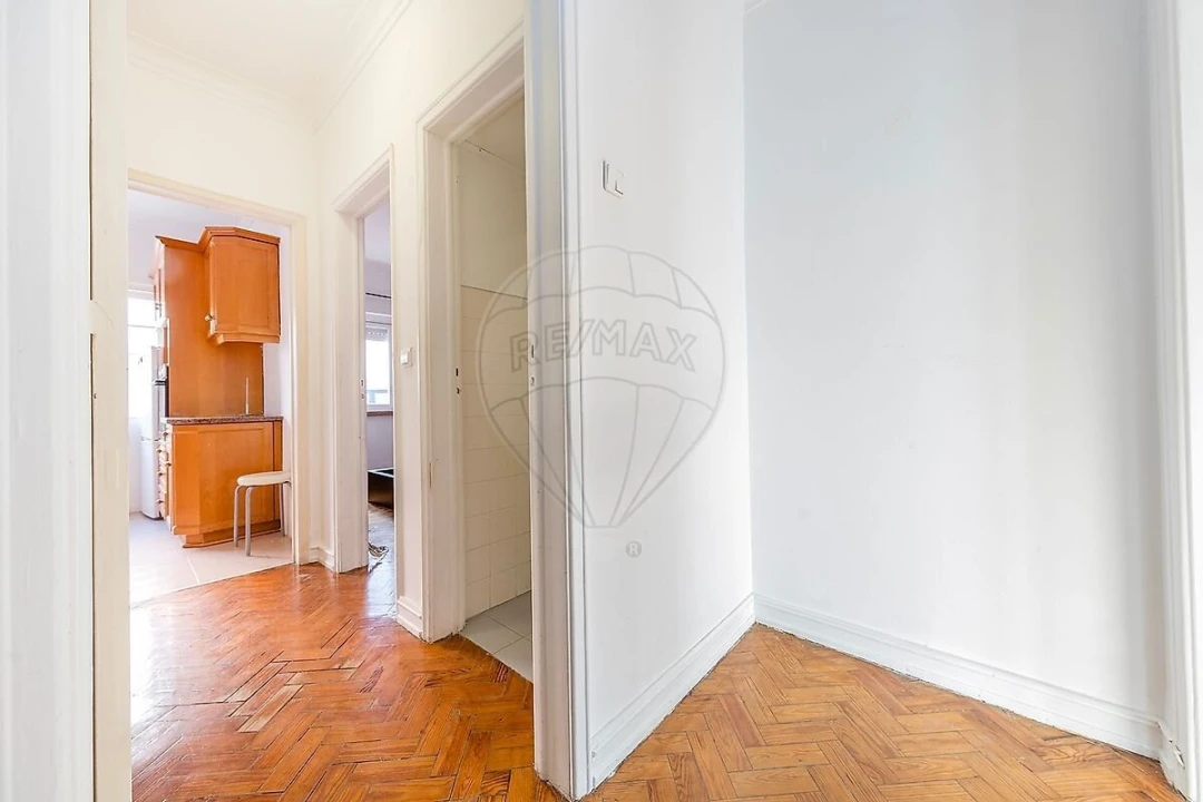 Apartamento T1 para Venda em Areeiro Foto 7
