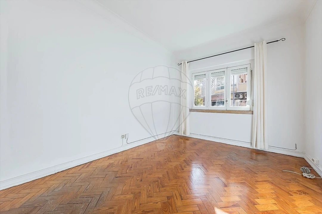 Apartamento T1 para Venda em Areeiro Foto 5