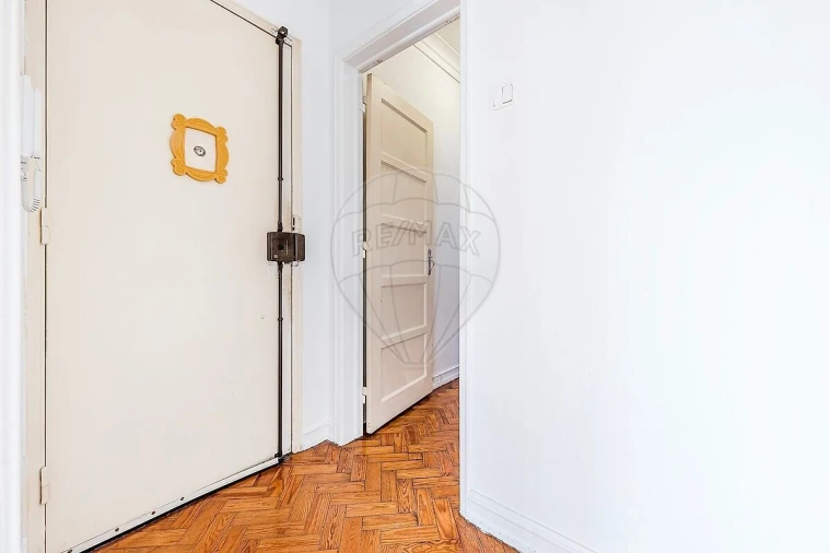 Apartamento T1 para Venda em Areeiro Foto 9