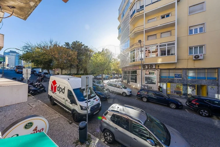 Apartamento T1 para Venda em Areeiro Foto 17