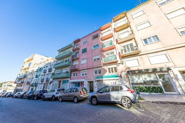 Apartamento T1 para Venda em Areeiro Foto 2
