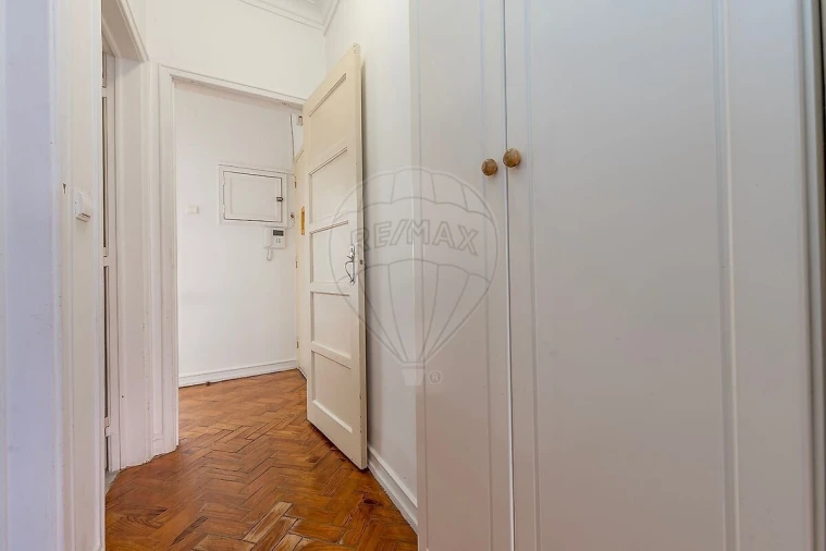 Apartamento T1 para Venda em Areeiro Foto 4
