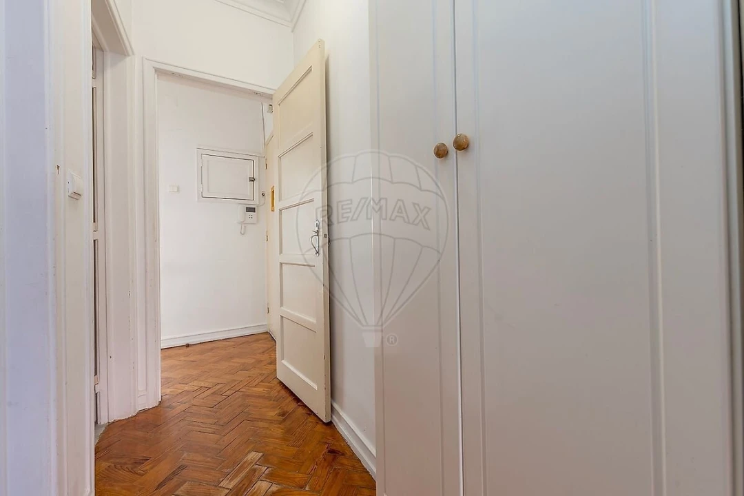 Apartamento T1 para Venda em Areeiro Foto 4