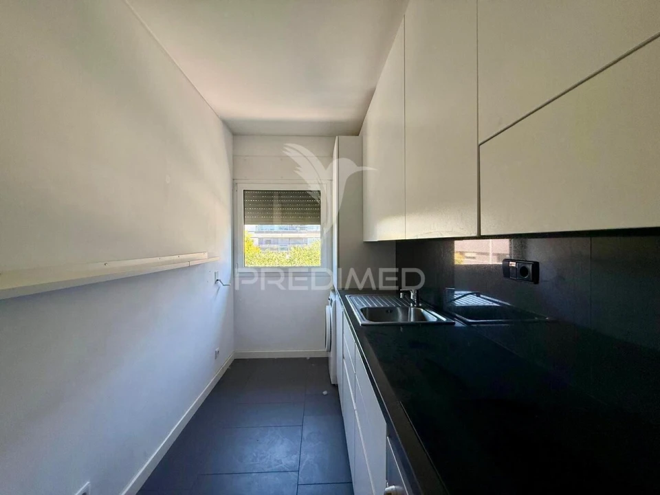 Apartamento T2 para Venda em Sacavém e Prior Velho Foto 3