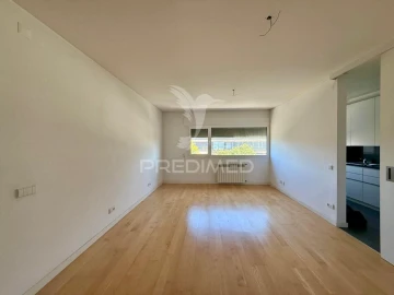 Apartamento T2 para Venda em Sacavém e Prior Velho