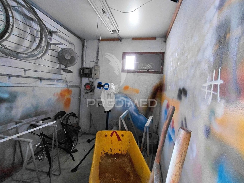 Armazém para Venda em Quelfes Foto 8