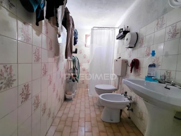 Armazém para Venda em Quelfes