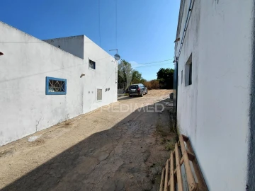 Armazém para Venda em Quelfes
