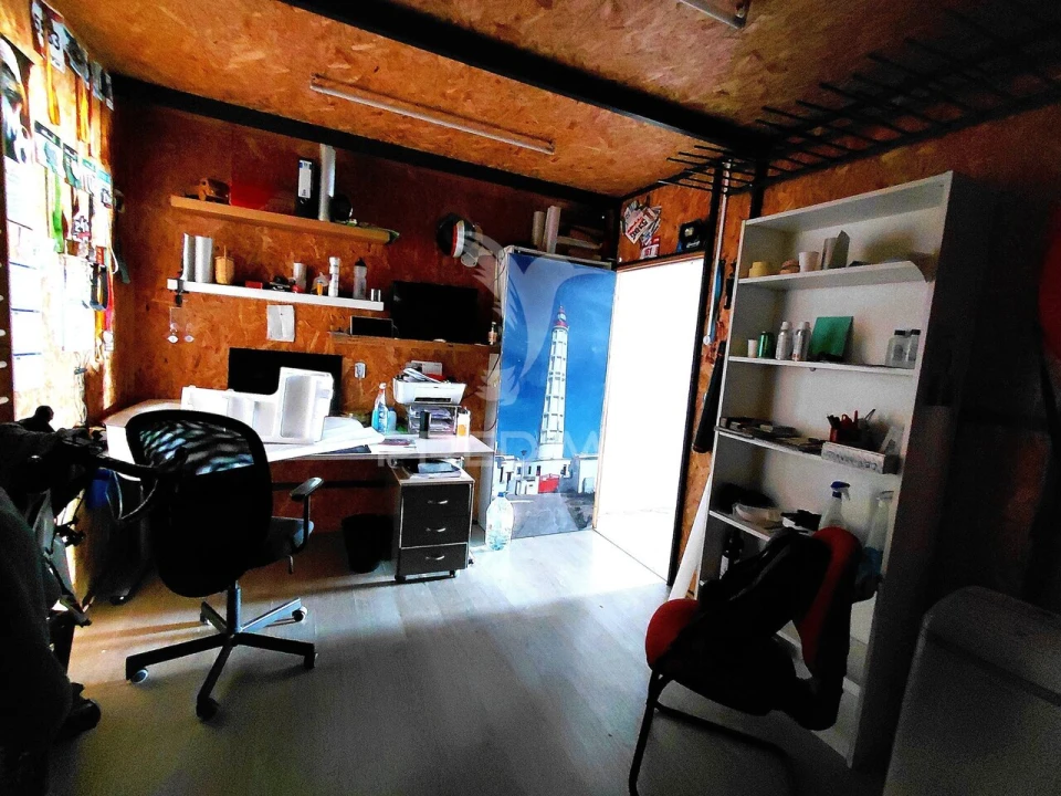 Armazém para Venda em Quelfes Foto 6