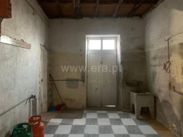 Moradia T4 para Venda em Fundão, Valverde, Donas, A. Joanes, A. Nova Cabo