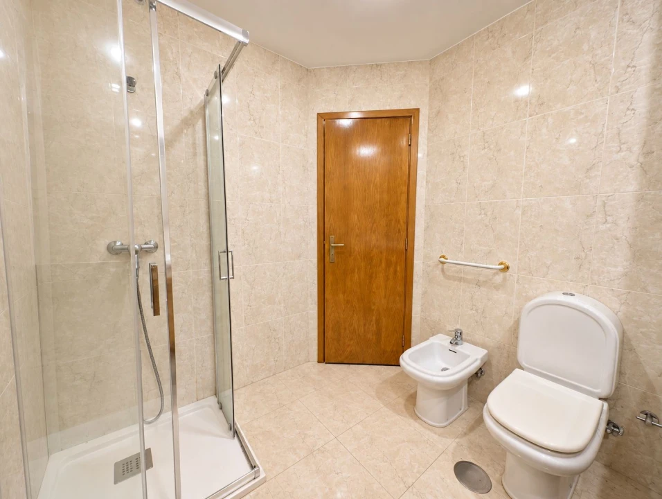 Apartamento T2 para Venda em Arcozelo Foto 6