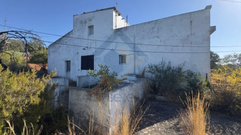 Moradia T3 para Venda em Loule (São Sebastião)