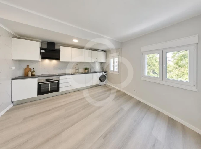 Apartamento T3 para Venda em Laranjeiro e Feijó Foto 8