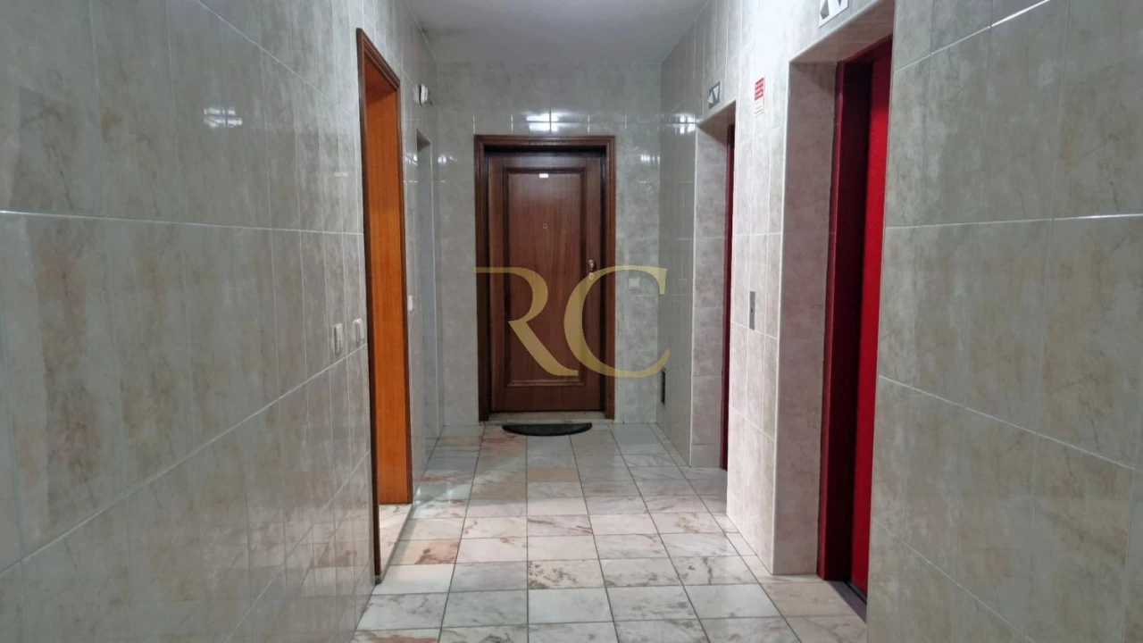 Apartamento T1 para Venda em Aguas Santas Foto 21